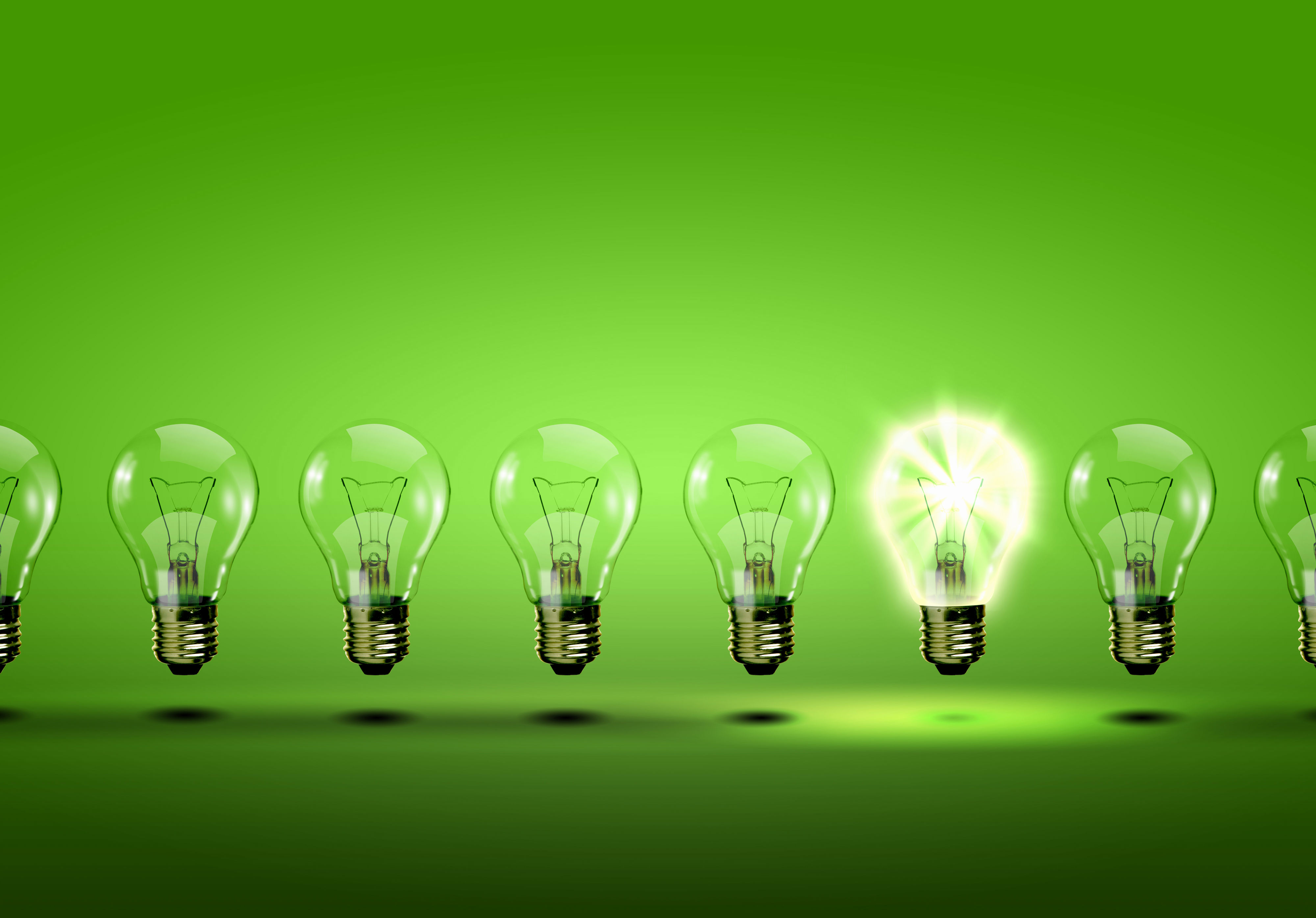 Række af pærer hvor én er tændt