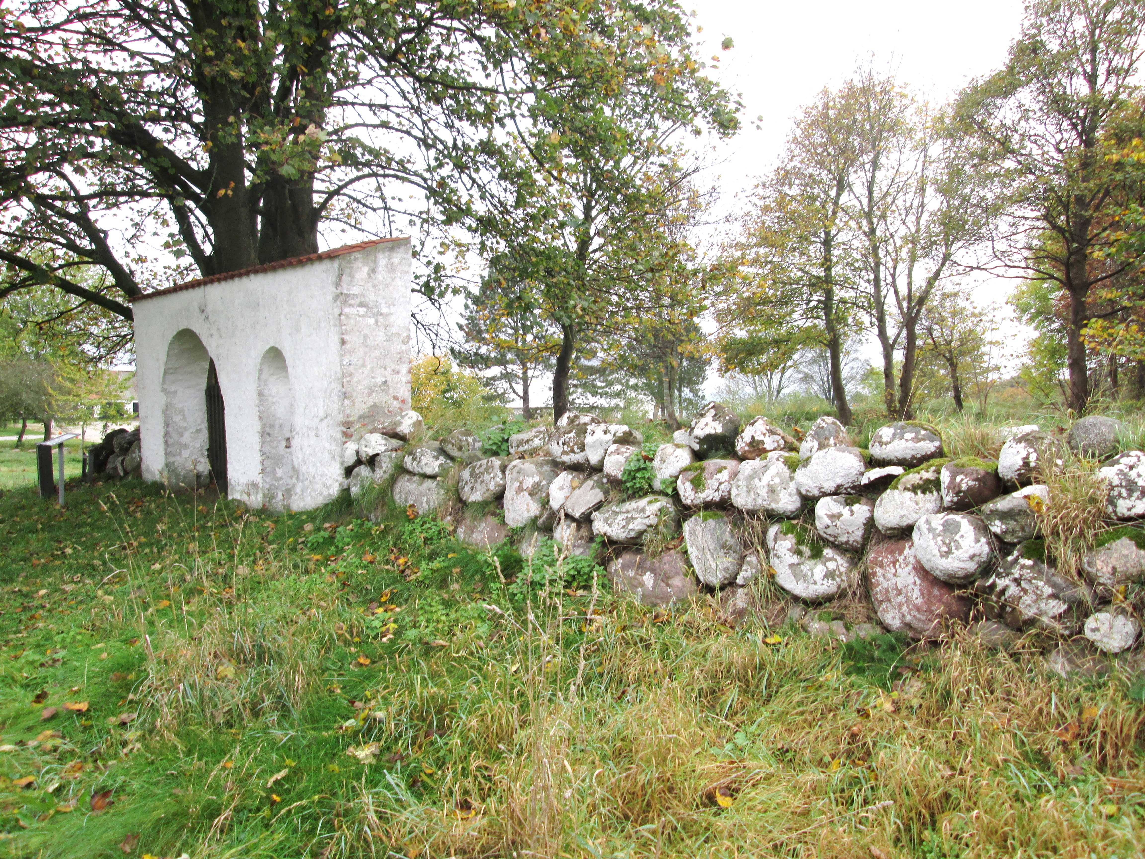 Den Hvidkalkede Indgangsportal