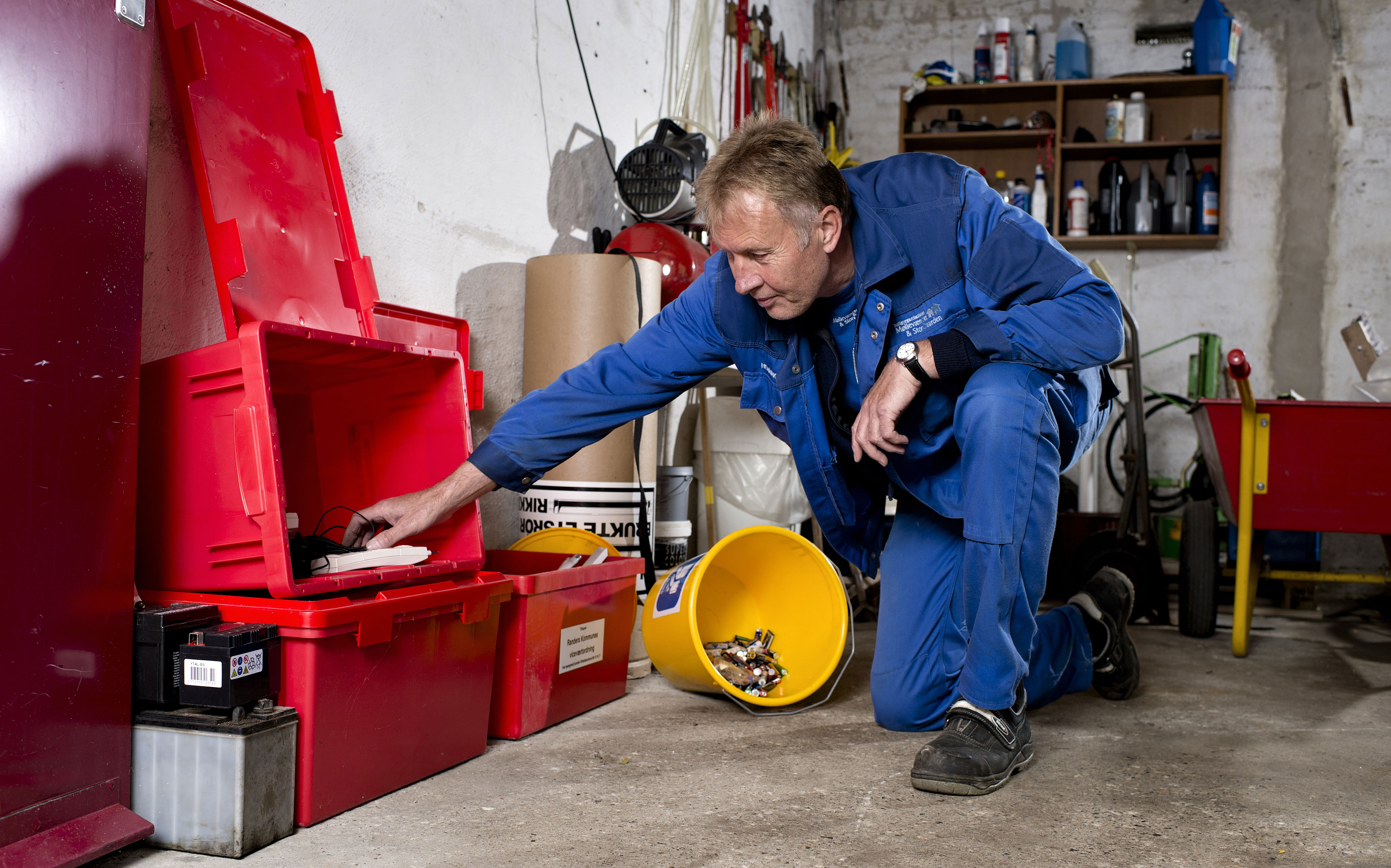 Pedel med farligt affald sortering