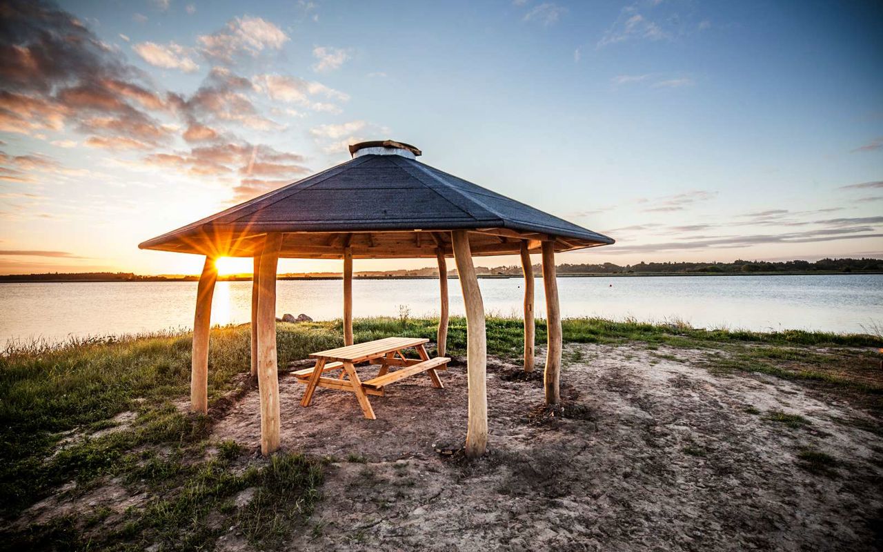 Pavillon i træ med bordbænke-sæt
