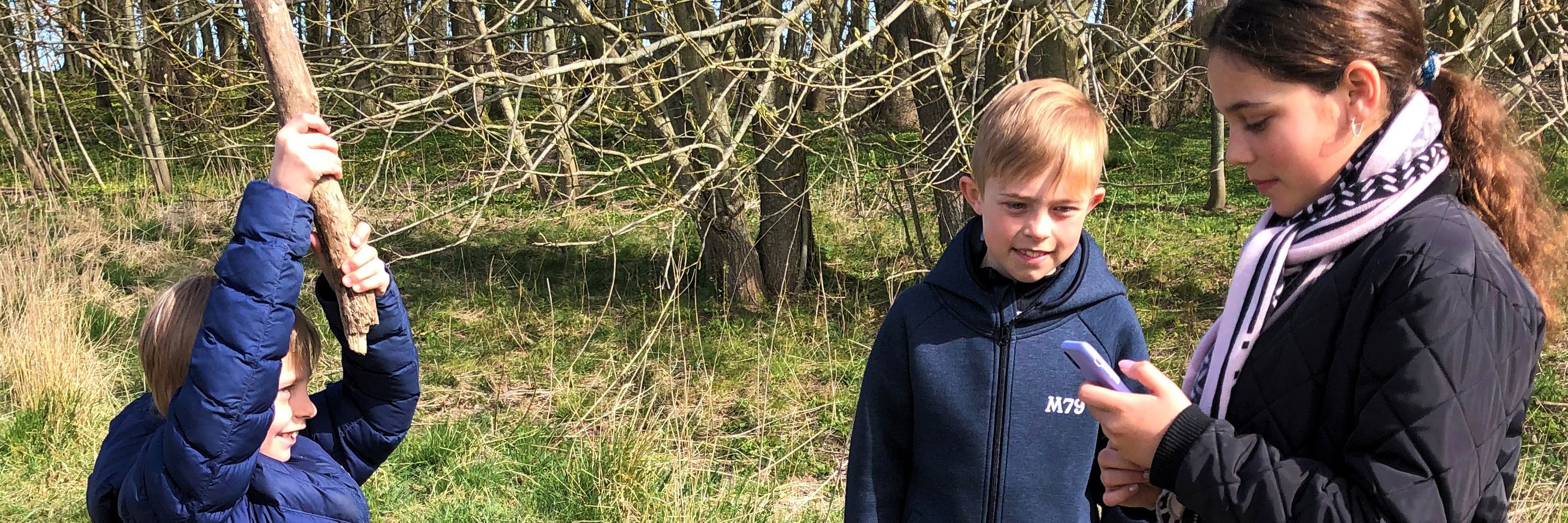 Familie på natureventyr