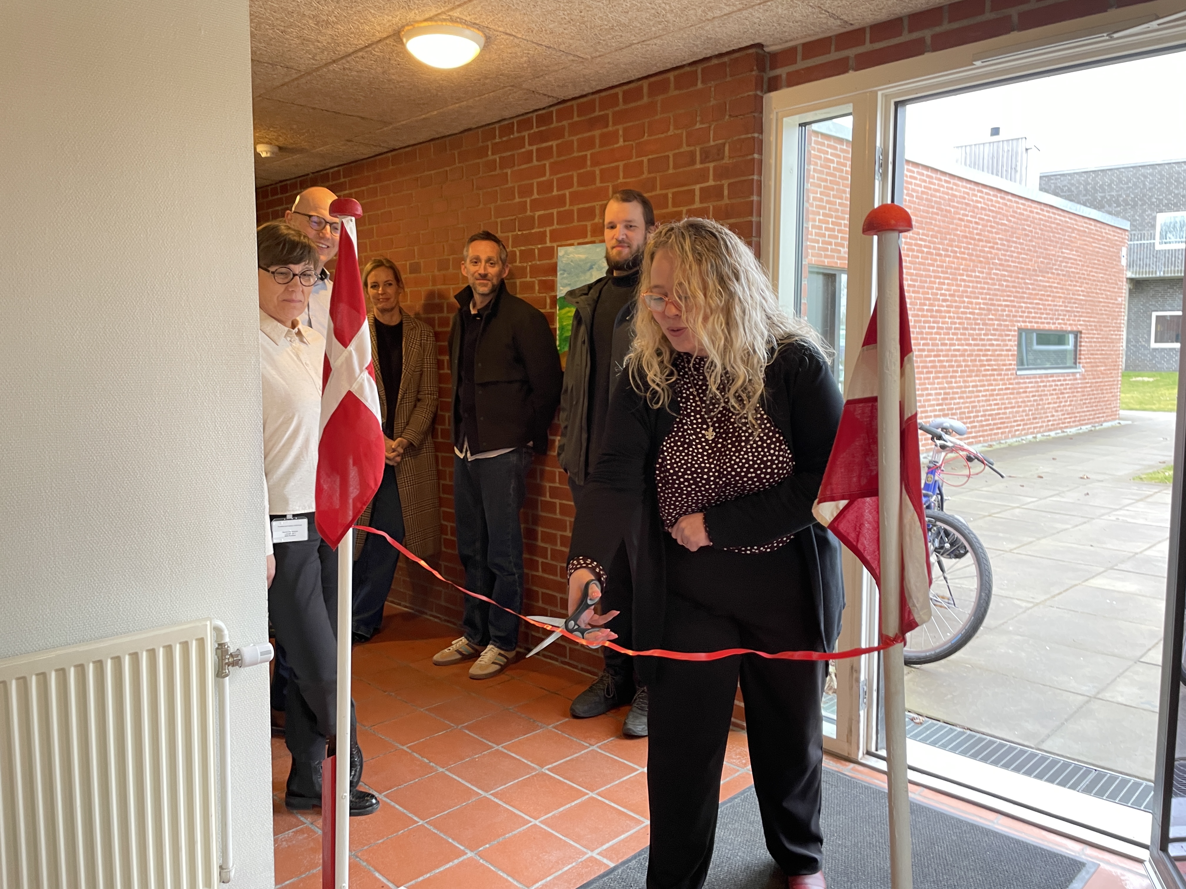 Den røde snor blev klippet til de nye boliger på Vester Tværvej 11