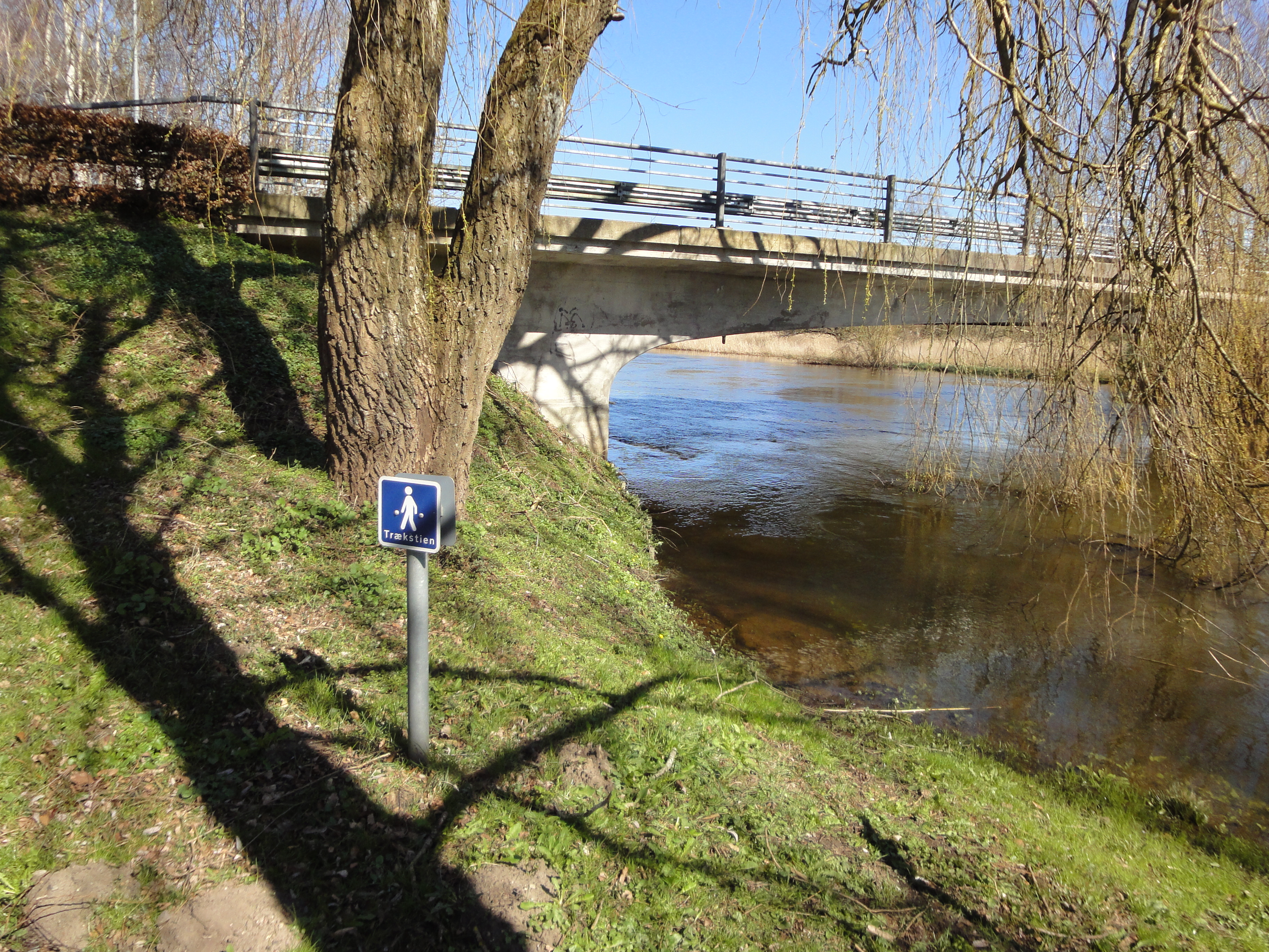 I pramdragernes spor - bro